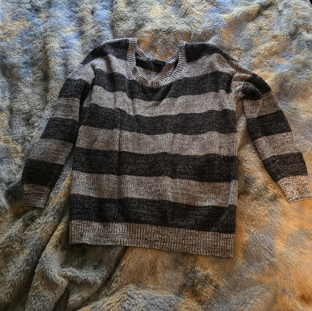 Striped Gray and Black Sweater Torrid Size 2 Split Open Back Unique